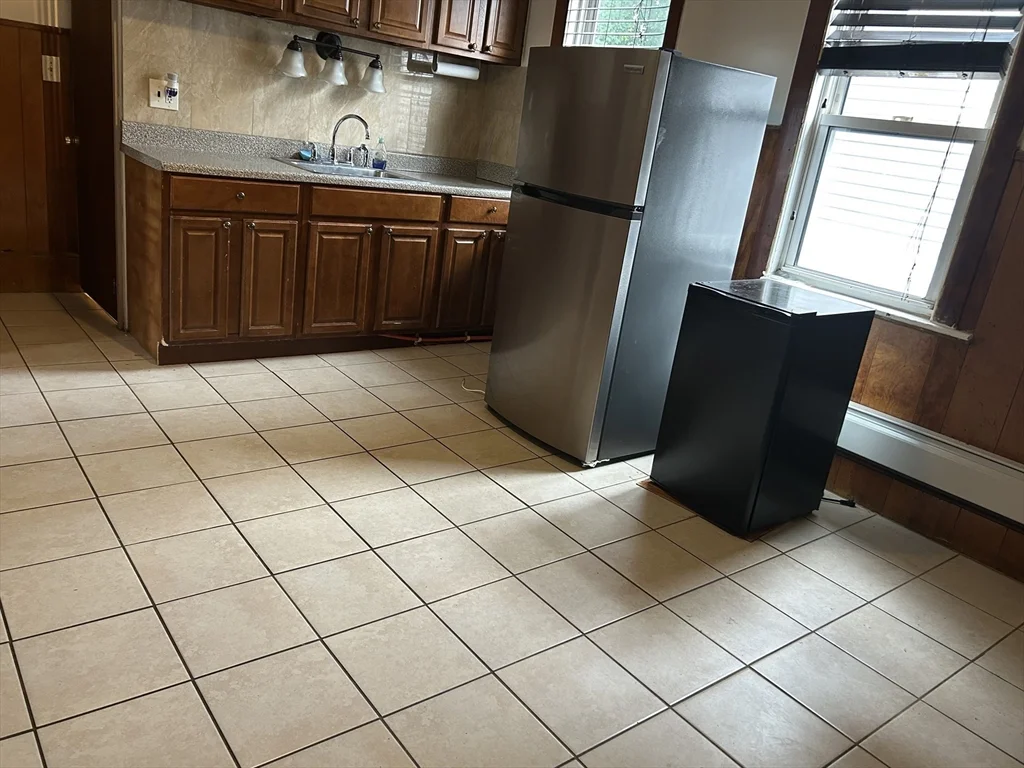 1 bed, 1 bath apartment for rent at 52 Pine St Unit 3, Malden — photo 2 of 9