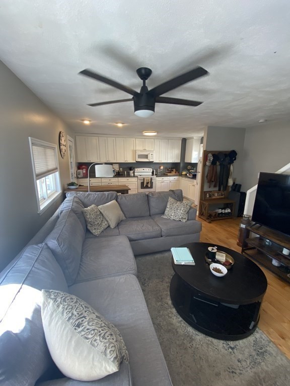 2 bed, 1 bath apartment for rent at 52 Port Norfolk Unit 4, Dorchester — photo 3 of 15