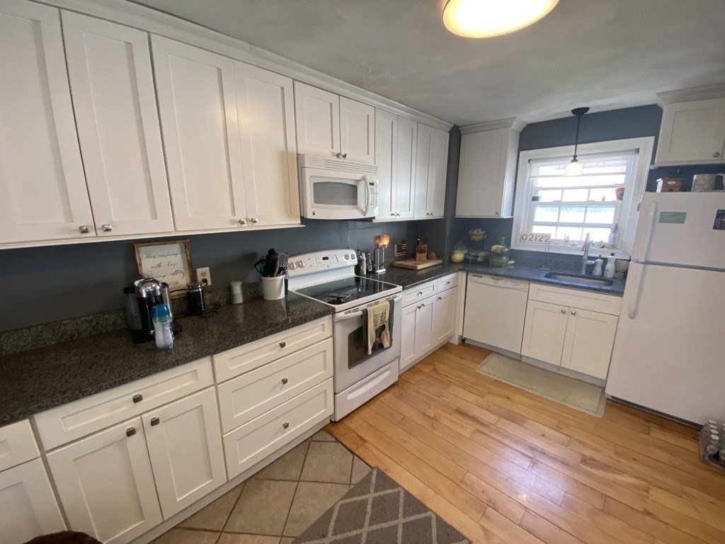 2 bed, 1 bath apartment for rent at 52 Port Norfolk Unit 4, Dorchester — photo 5 of 15