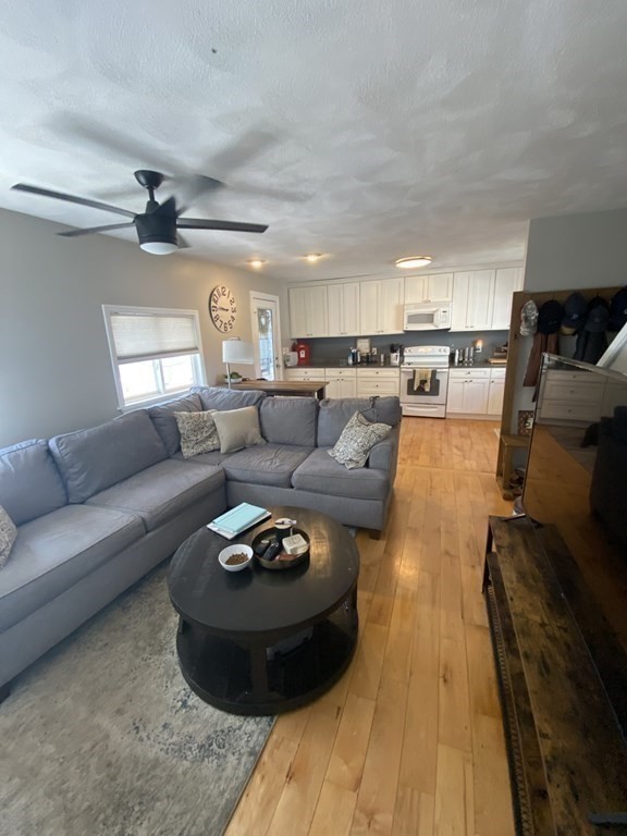 2 bed, 1 bath apartment for rent at 52 Port Norfolk Unit 4, Dorchester — photo 4 of 15