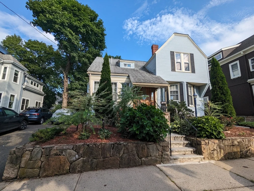 3 bed, 2 bath apartment for rent at 52 Quincy St Unit 2, Medford