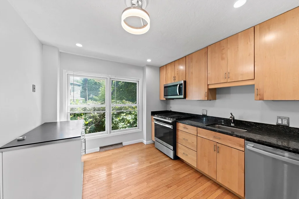 3 bed, 1 bath apartment for rent at 52 River St Unit 52, West Newton — photo 3 of 25