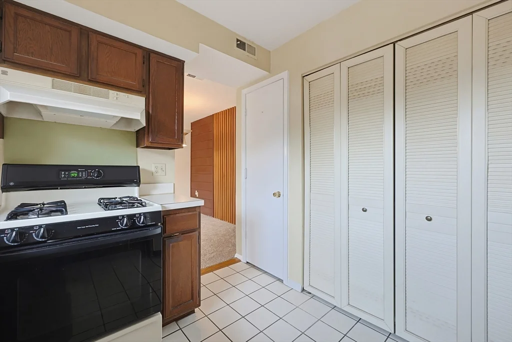 2 bed, 1 bath apartment for rent at 52 Rosewood Dr Unit 52, Stoughton — photo 17 of 42