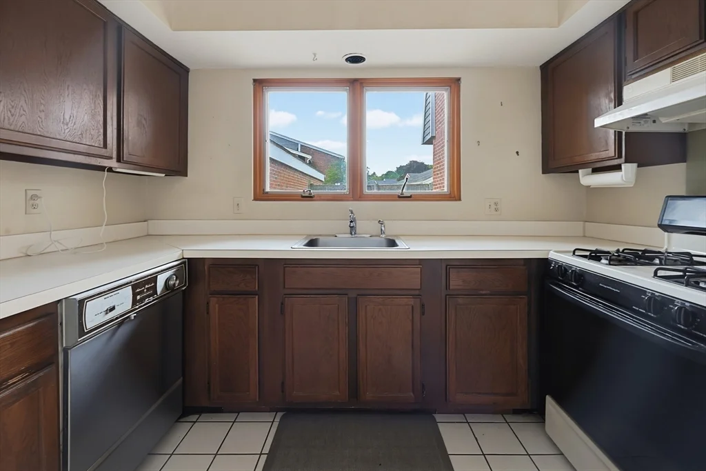 2 bed, 1 bath apartment for rent at 52 Rosewood Dr Unit 52, Stoughton — photo 14 of 42