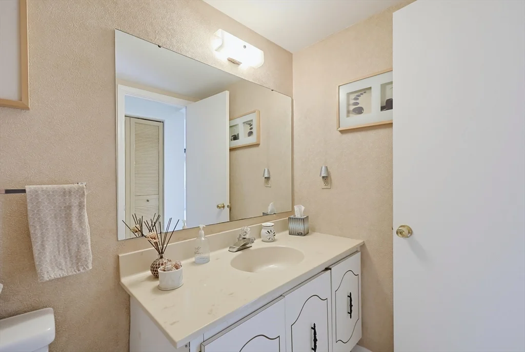 2 bed, 1 bath apartment for rent at 52 Rosewood Dr Unit 52, Stoughton — photo 37 of 42