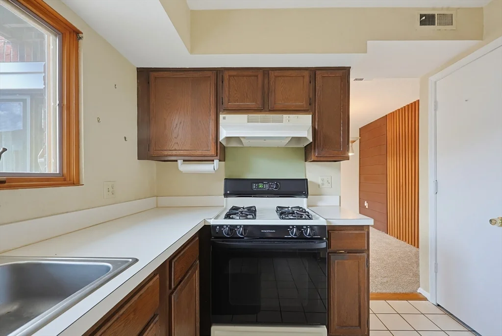 2 bed, 1 bath apartment for rent at 52 Rosewood Dr Unit 52, Stoughton — photo 15 of 42