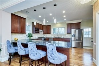 5 bed, 4+ bath apartment for rent at 52 Rowe St Unit 52, Auburndale — photo 1 of 14