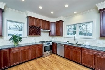 5 bed, 4+ bath apartment for rent at 52 Rowe St Unit 52, Auburndale — photo 2 of 14