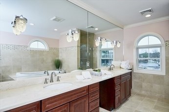 5 bed, 4+ bath apartment for rent at 52 Rowe St Unit 52, Auburndale — photo 10 of 14