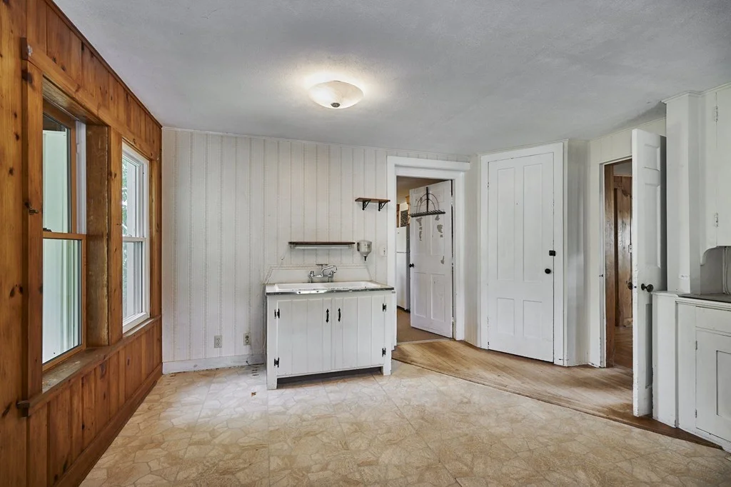 3 bed, 2 bath apartment for rent at 52 Russellville Rd Unit 0, Southampton — photo 4 of 17