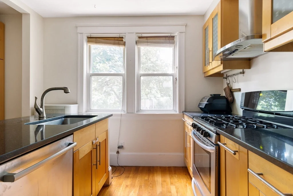 2 bed, 1 bath apartment for rent at 52 Saville St Unit 52, West Cambridge — photo 2 of 17