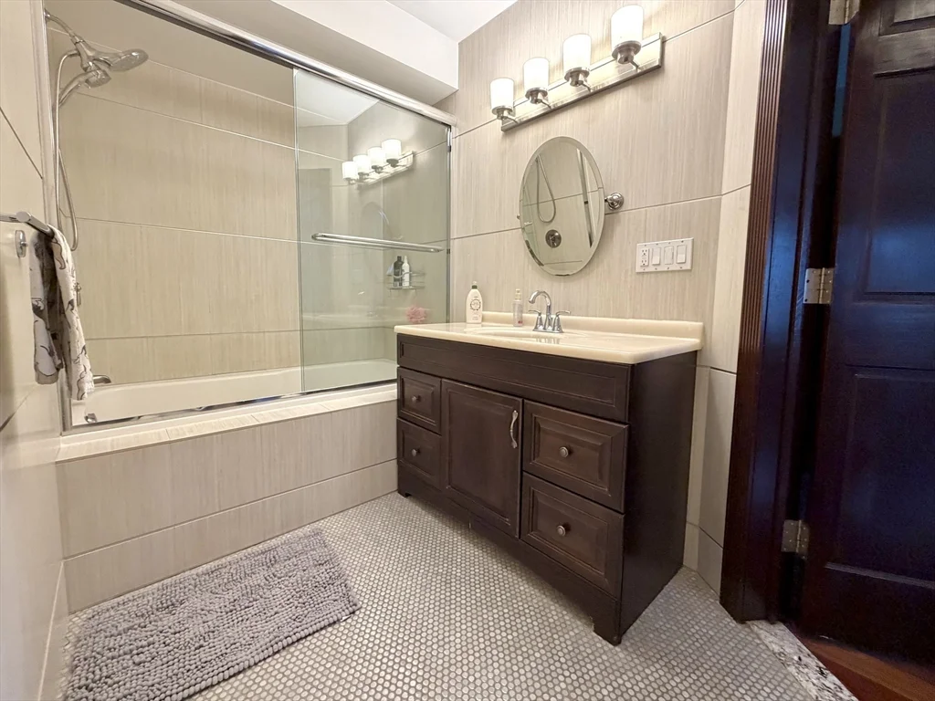 4 bed, 2 bath apartment for rent at 52 Sheridan Ave Unit 52, Wellington — photo 8 of 19