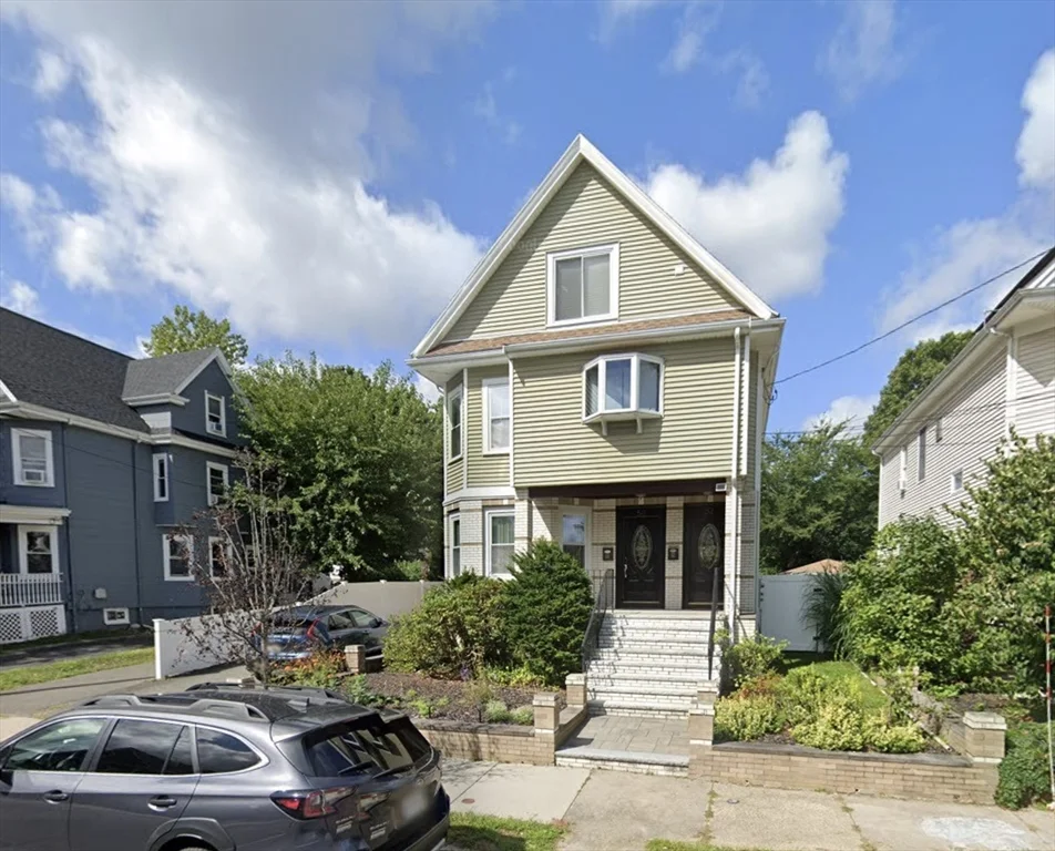 4 bed, 2 bath apartment for rent at 52 Sheridan Ave Unit 52, Wellington — photo 1 of 19