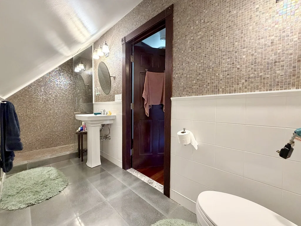4 bed, 2 bath apartment for rent at 52 Sheridan Ave Unit 52, Wellington — photo 17 of 19