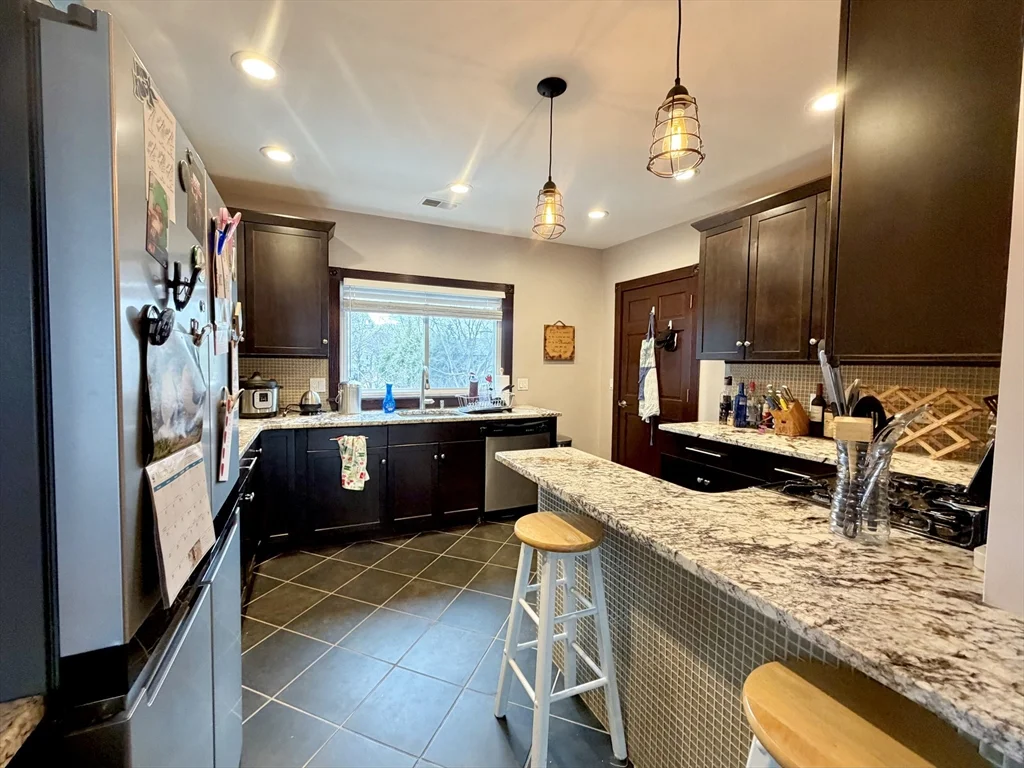 4 bed, 2 bath apartment for rent at 52 Sheridan Ave Unit 52, Wellington — photo 5 of 19