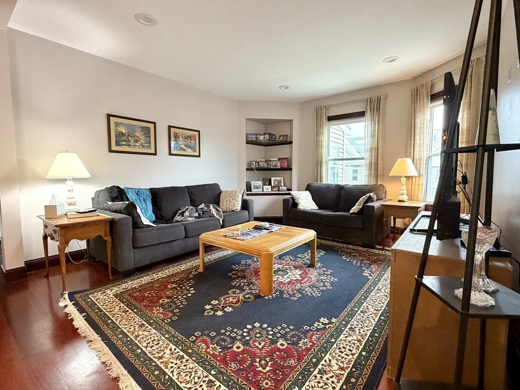 4 bed, 2 bath apartment for rent at 52 Sheridan Ave Unit 52, Wellington — photo 2 of 19
