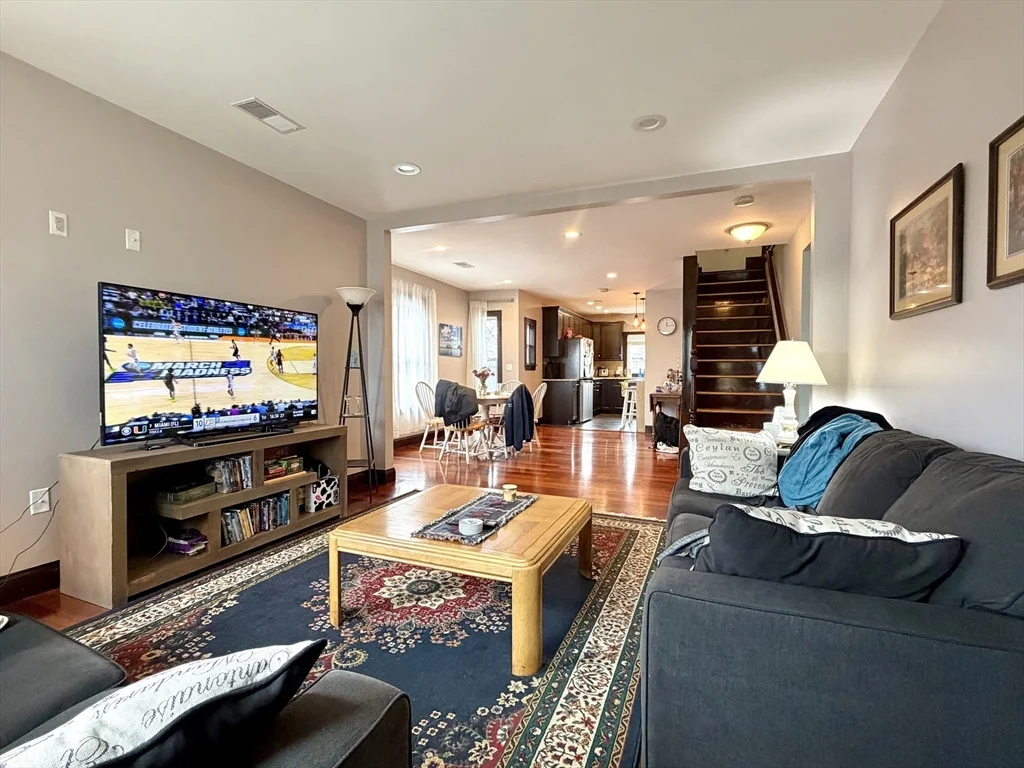 4 bed, 2 bath apartment for rent at 52 Sheridan Ave Unit 52, Wellington — photo 3 of 19