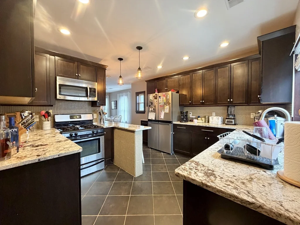 4 bed, 2 bath apartment for rent at 52 Sheridan Ave Unit 52, Wellington — photo 6 of 19