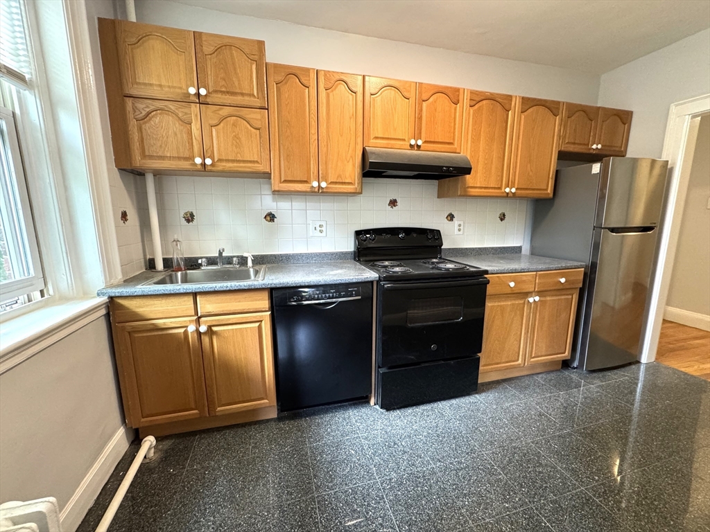 2 bed, 1 bath apartment for rent at 52 Strathmore Rd Unit 26, Brighton — photo 2 of 18