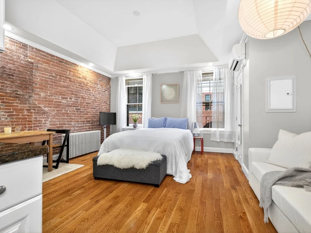 Studio bed, 1 bath apartment for rent at 52 Temple Unit 5, Boston Downtown — photo 3 of 18