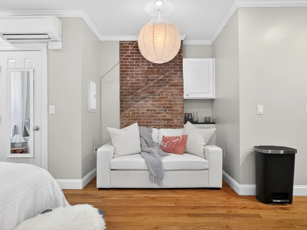 Studio bed, 1 bath apartment for rent at 52 Temple Unit 5, Boston Downtown — photo 2 of 18