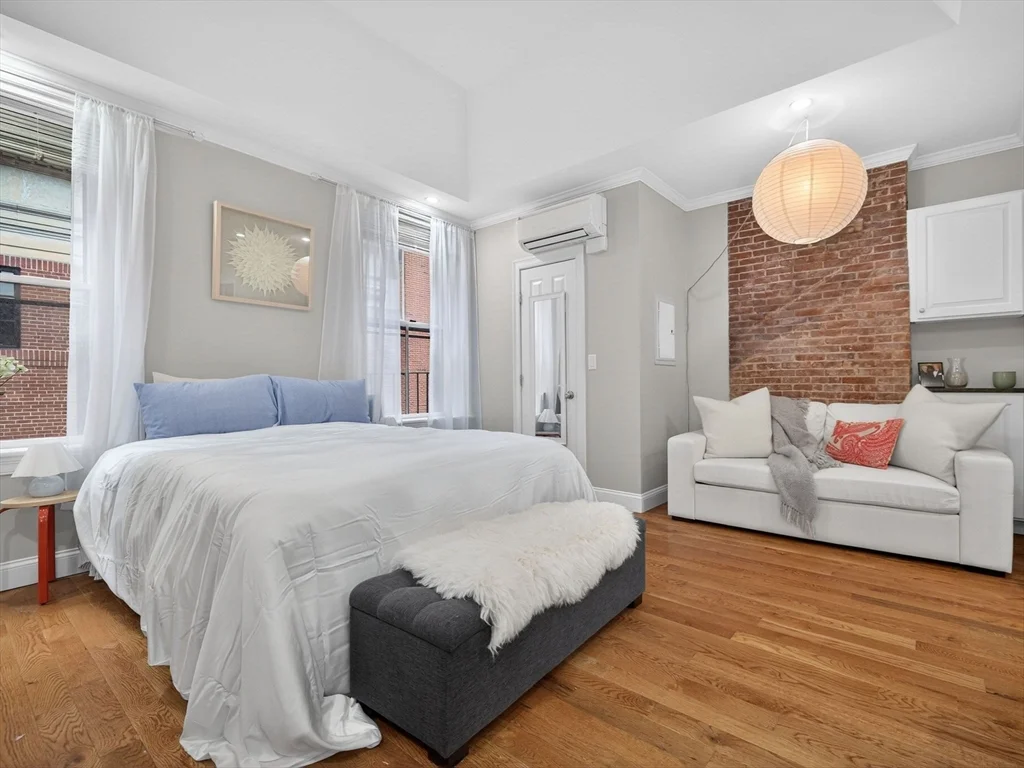 Studio bed, 1 bath apartment for rent at 52 Temple Unit 5, Boston Downtown