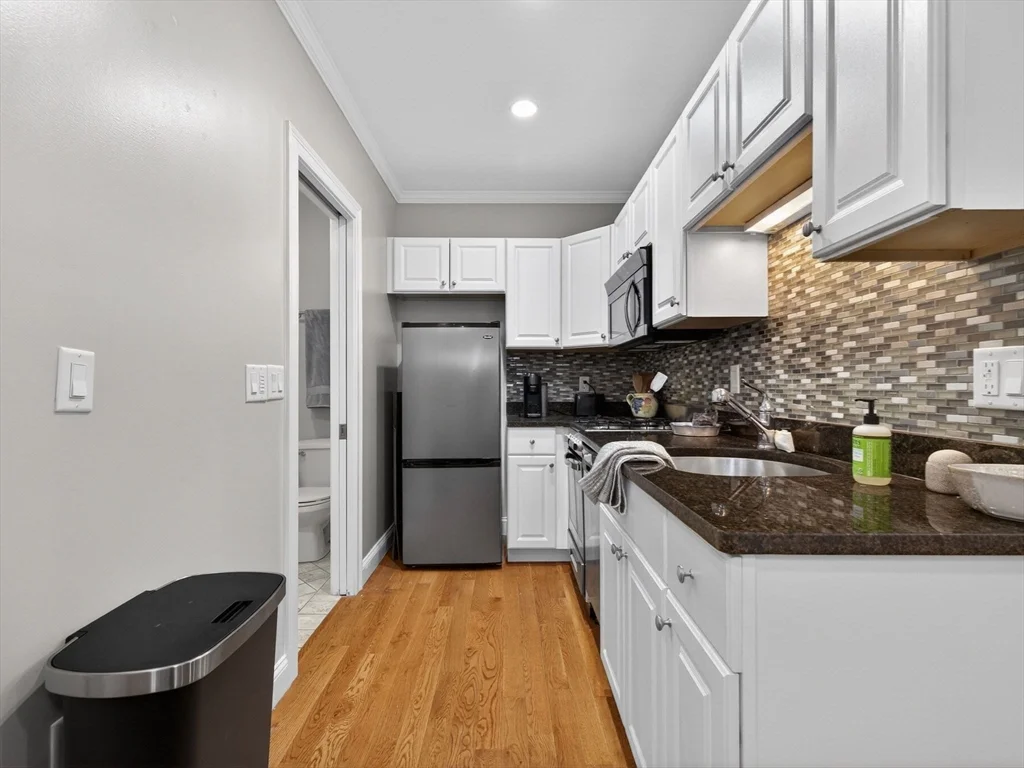 Studio bed, 1 bath apartment for rent at 52 Temple Unit 5, Boston Downtown — photo 8 of 18