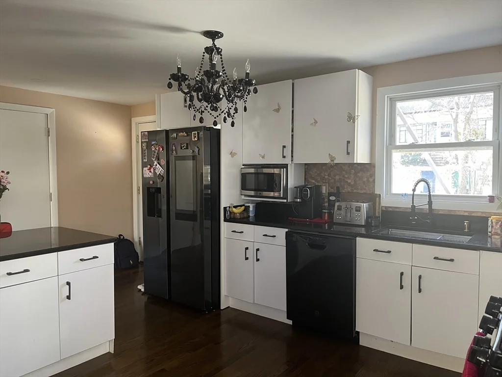 2 bed, 2 bath apartment for rent at 52 Troy Ln Unit 52, Waban — photo 3 of 15