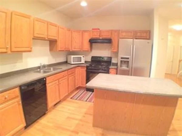 3 bed, 2 bath apartment for rent at 52 Tulip Circle Unit 52, South Grafton — photo 1 of 28