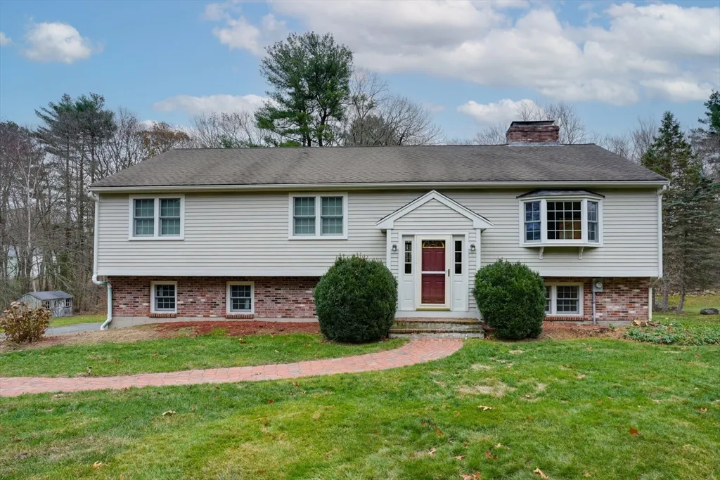 3 bed, 2 bath apartment for rent at 52 Vega Rd, Marlborough — photo 1 of 36