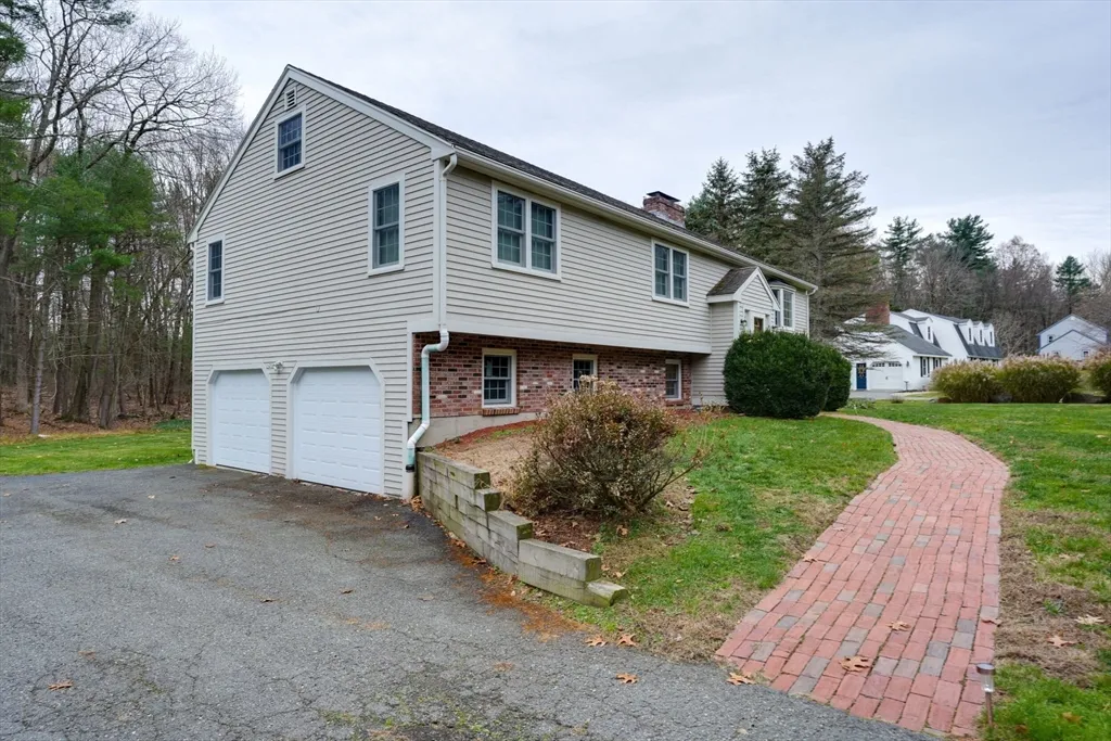 3 bed, 2 bath apartment for rent at 52 Vega Rd, Marlborough — photo 3 of 36