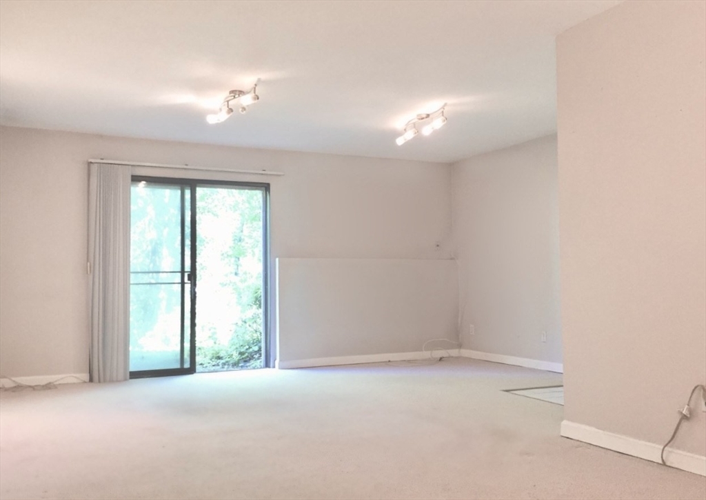 1 bed, 1 bath apartment for rent at 52 Village Brook Ln Unit 14, Natick — photo 4 of 16