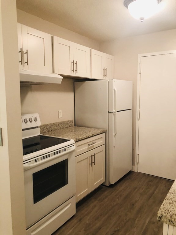 1 bed, 1 bath apartment for rent at 52 Village Brook Ln Unit 14, Natick — photo 3 of 16