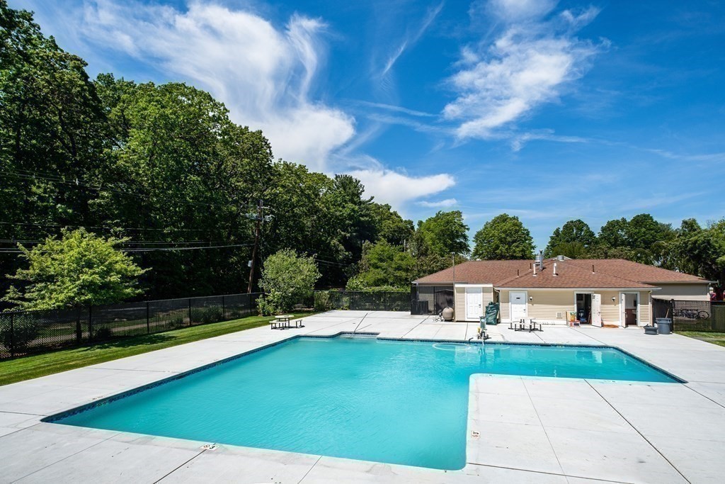 1 bed, 1 bath apartment for rent at 52 Village Brook Ln Unit 14, Natick — photo 9 of 16