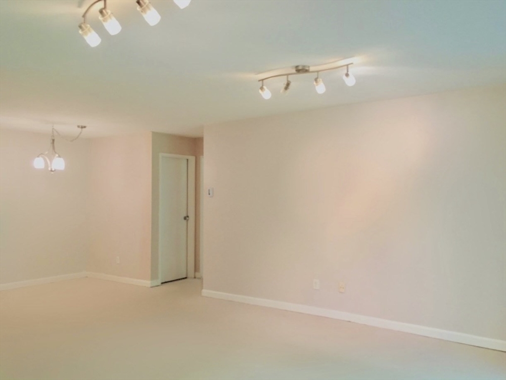 1 bed, 1 bath apartment for rent at 52 Village Brook Ln Unit 14, Natick — photo 5 of 16