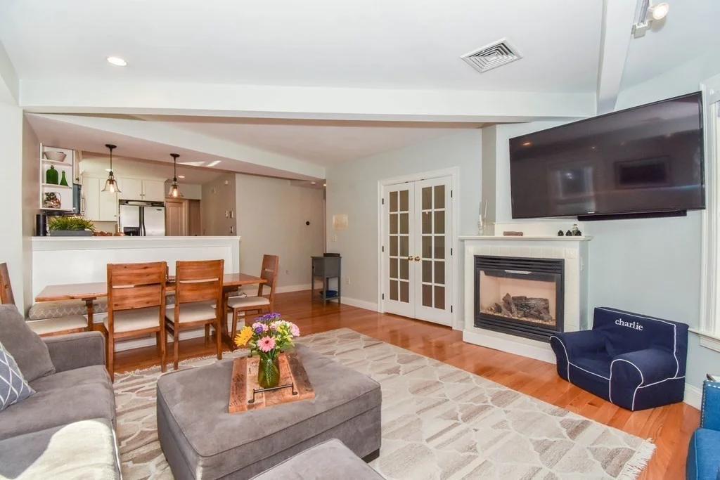 3 bed, 2 bath apartment for rent at 52 Warren St Unit 2, Charlestown — photo 3 of 16