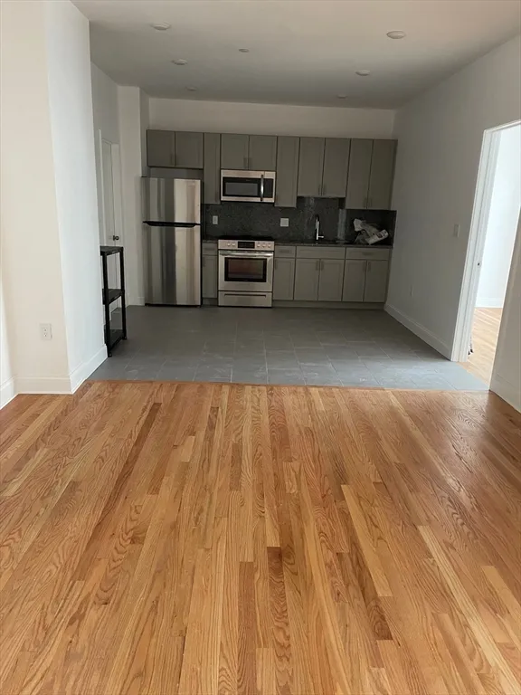 3 bed, 1 bath apartment for rent at 52 Washington Ave Unit 203, Chelsea — photo 2 of 9