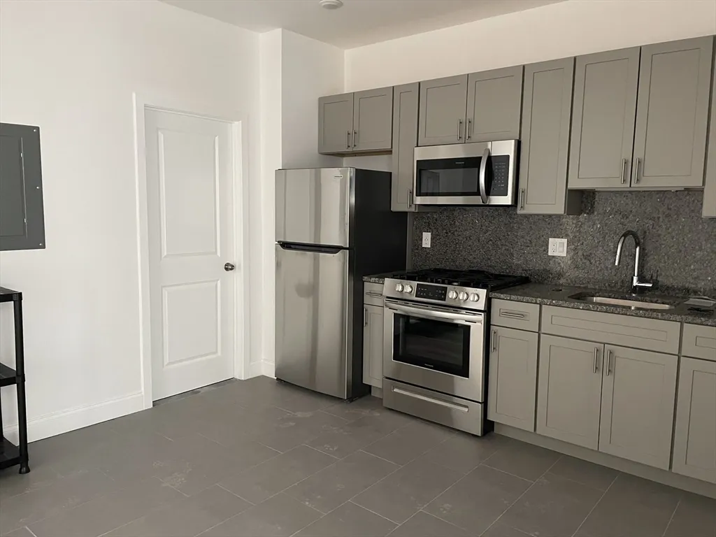 3 bed, 1 bath apartment for rent at 52 Washington Ave Unit 203, Chelsea — photo 3 of 9