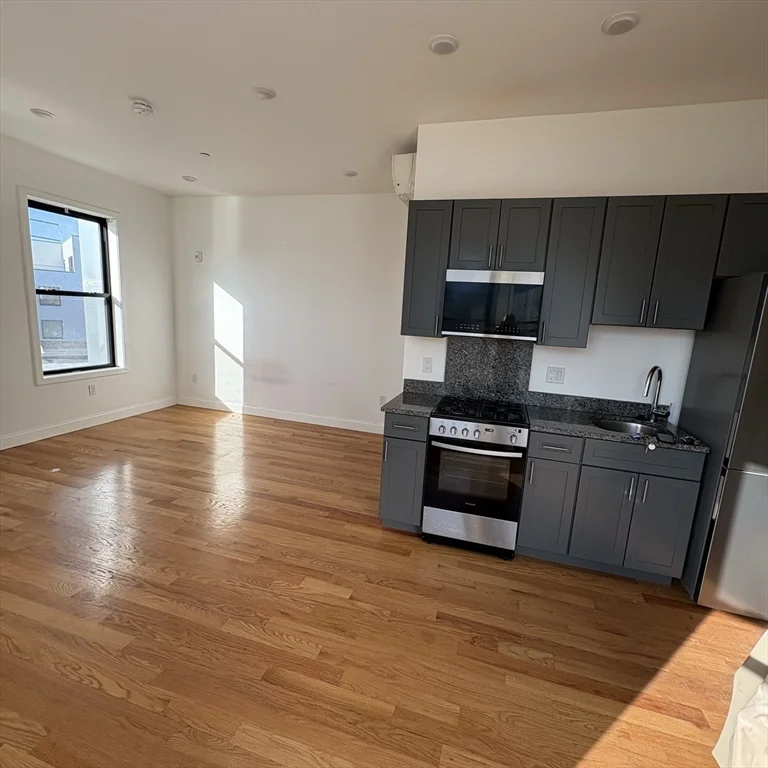 Studio bed, 1 bath apartment for rent at 52 Washington Ave Unit 405, Chelsea — photo 8 of 9
