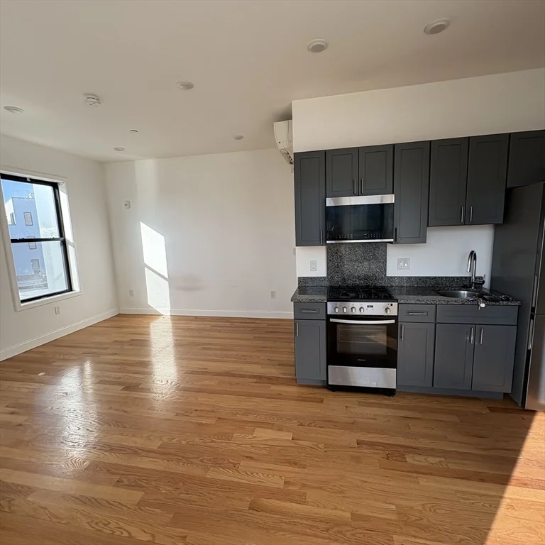 Studio bed, 1 bath apartment for rent at 52 Washington Ave Unit 405, Chelsea — photo 4 of 9