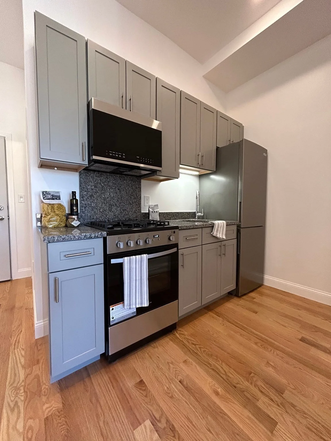 Studio bed, 1 bath apartment for rent at 52 Washington Ave Unit 407, Chelsea — photo 4 of 10