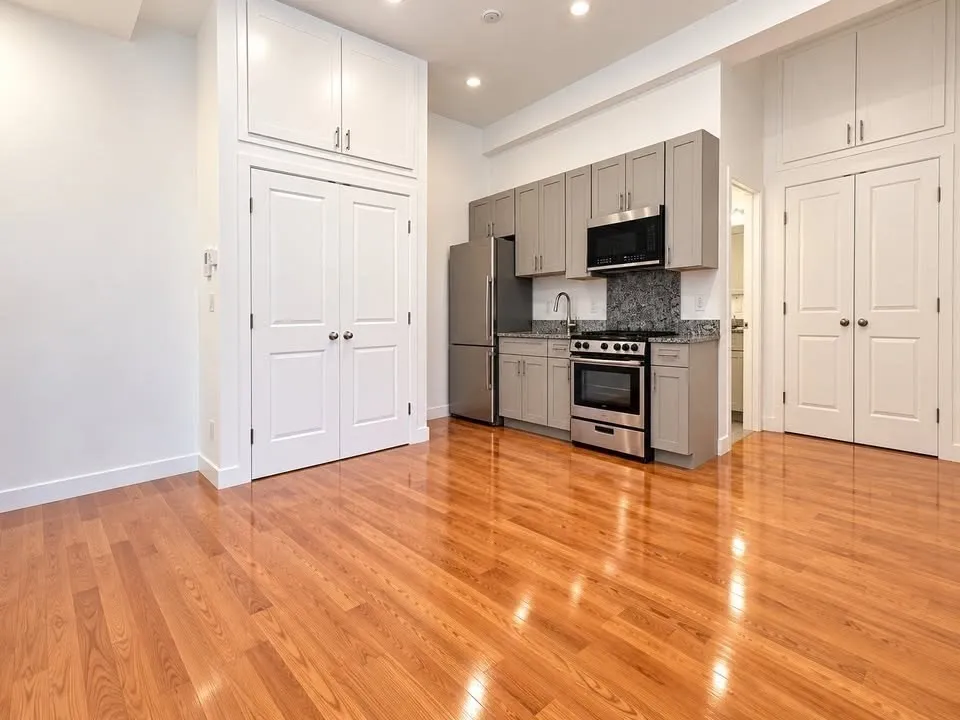 Studio bed, 1 bath apartment for rent at 52 Washington Ave Unit 601, Chelsea — photo 3 of 12
