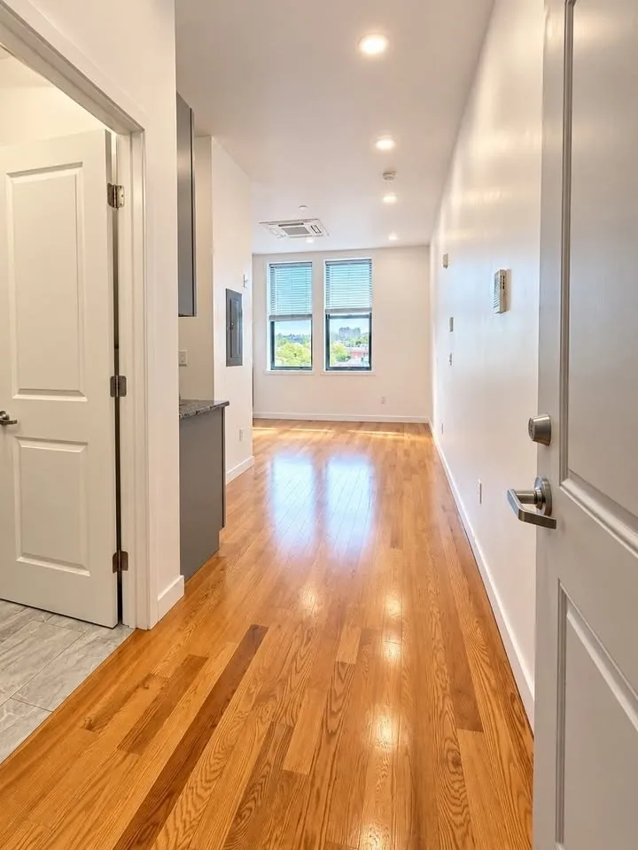 Studio bed, 1 bath apartment for rent at 52 Washington Ave Unit 907, Chelsea — photo 2 of 9