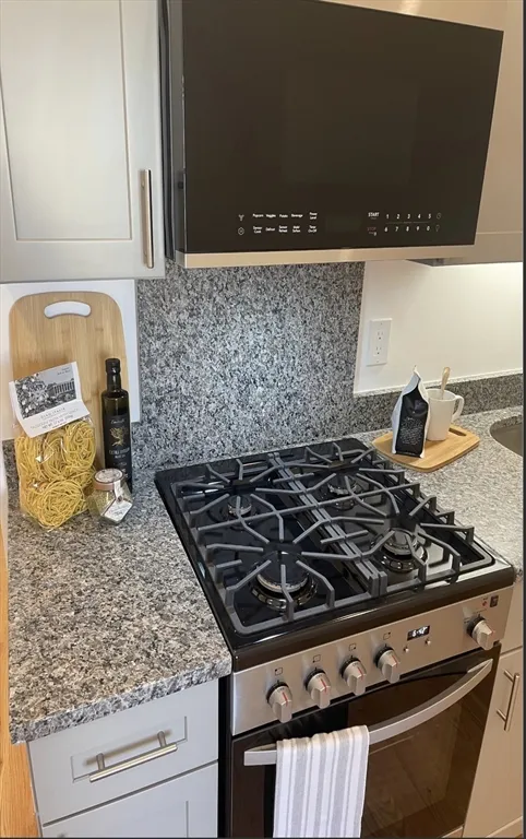 Studio bed, 1 bath apartment for rent at 52 Washington St Unit 404, Chelsea — photo 3 of 9