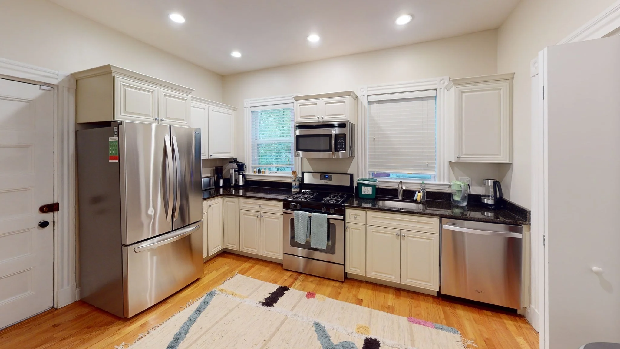 2 bed, 1 bath apartment for rent at 52 Weld Hill St Unit 1, Jamaica Plain — photo 4 of 15