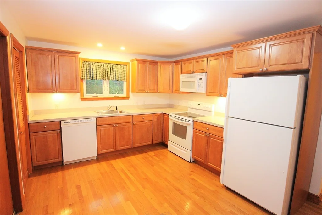 3 bed, 1 bath apartment for rent at 52 Westminster Ave Unit 52, Watertown — photo 2 of 21