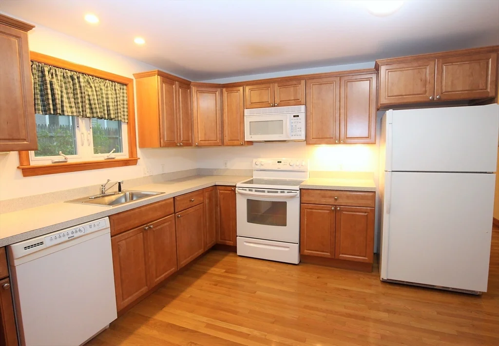 3 bed, 1 bath apartment for rent at 52 Westminster Ave Unit 52, Watertown — photo 1 of 21