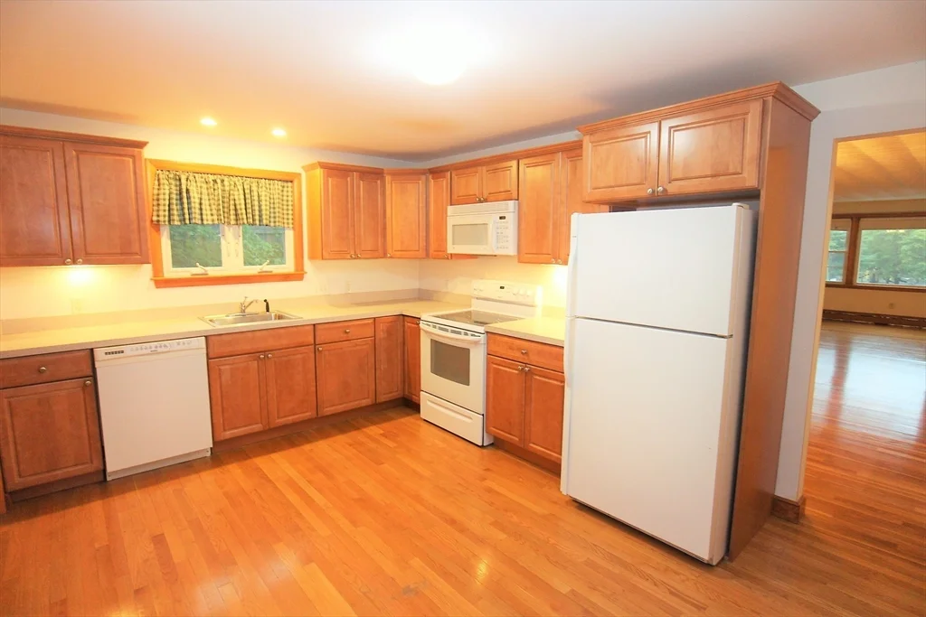 3 bed, 1 bath apartment for rent at 52 Westminster Ave Unit 52, Watertown — photo 3 of 21