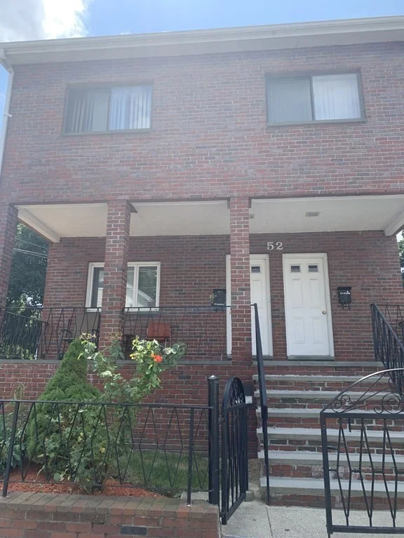 3 bed, 1 bath apartment for rent at 52 Winter St Unit 2, Tufts University — photo 2 of 15