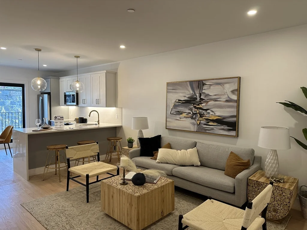 3 bed, 2 bath apartment for rent at 52 Withington St Unit 4, Dorchester